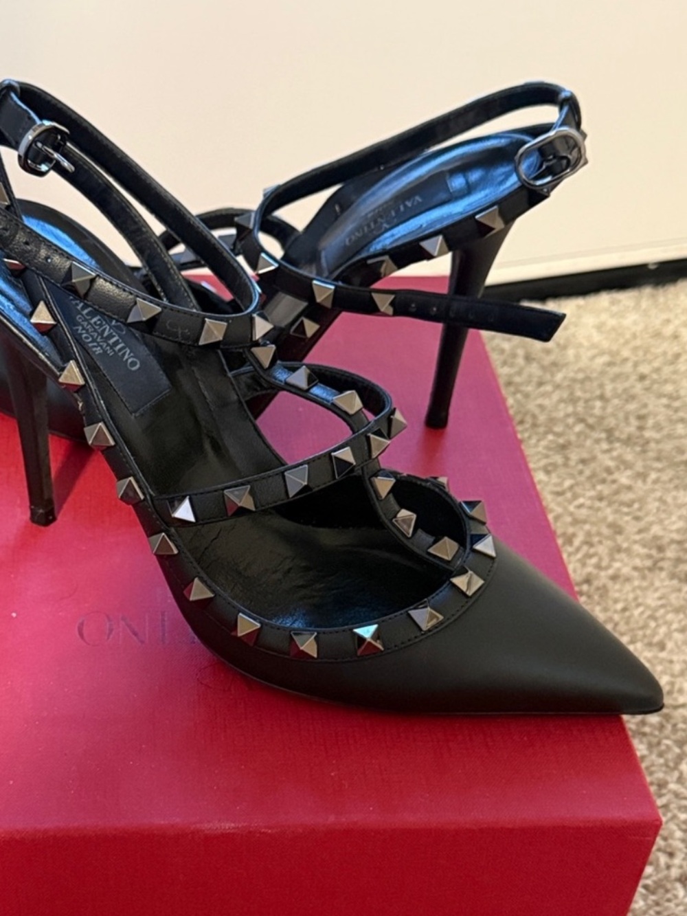 Valentino Garavani Black Studded Pointed-Toe Heels 🖤 Limited Edition Noir 🖤
